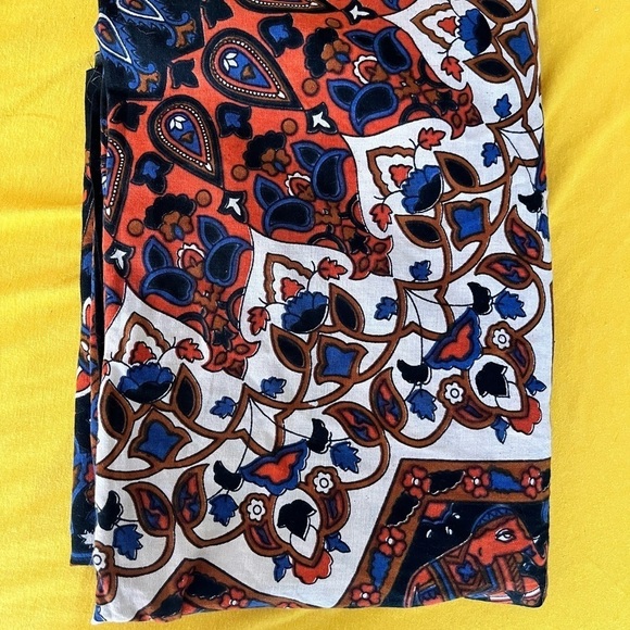 VINTAGE boho elephant mandala tapestry decor - Picture 6 of 6